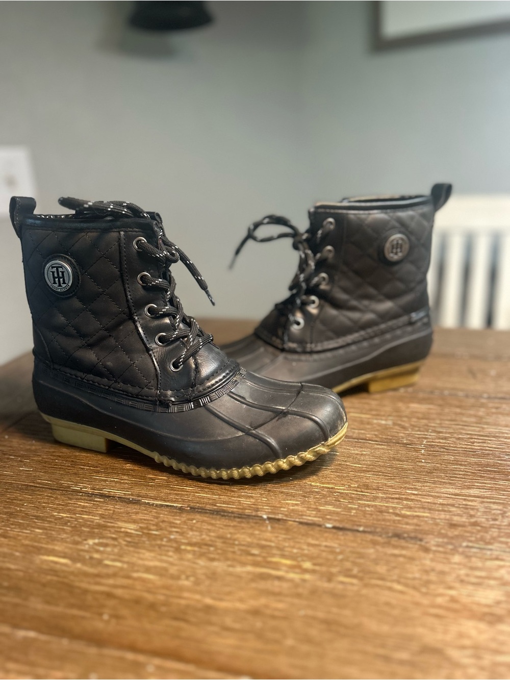 Tommy Hilfiger Rivas leather duck boots size 7